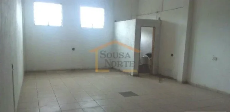 Imagem Salão comercial com 2 banheiros e 180m², no térreo.
Prédio com subsolo e 1º andar que estão lo...