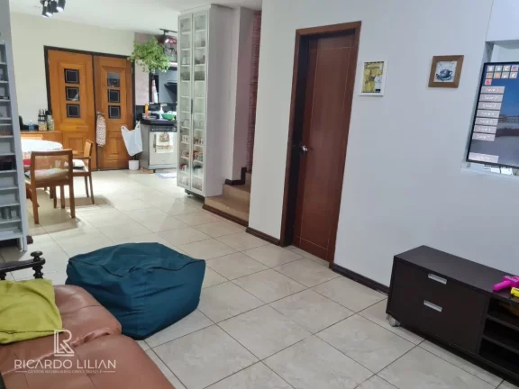 Imagem Condominio Colinas de São Fernando - Duas casas em terreno de 600m² - Confira!!!