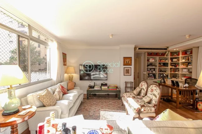Imagem Apartamento reformado com 183m² à venda na melhor localização dos Jardins, com aparelhos de ar c...