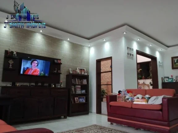 Imagem CASA TÉRREA EM CONDOMÍNIO NA REGIÃO DA GRANJA VIANA, KM 24.
5 DORMS (1 suíte), AC. 300m2, TERREN...