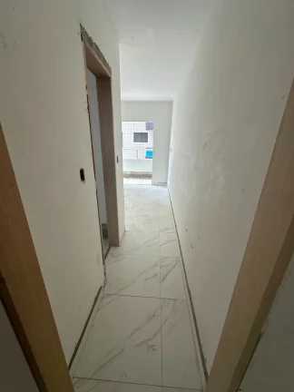 Imagem Apartamento à venda na Guilhermina, Praia Grande-SP: 1 quarto, 1 suíte, 1 sala, 2 banheiros, 51m² de área.
