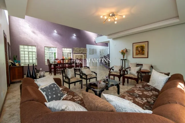 Imagine viver em uma casa onde cada detalhe foi pensado para elevar sua qualidade de vida. São 700m...