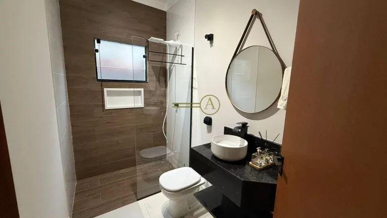 Imagem SOMENTE 200 METROS DA PRAIA - Casa térrea á venda com linda decoração e mar