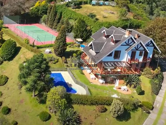 Imagem Casa à venda em Campos do Jordão - Com 05 suítes e vista deslumbrante