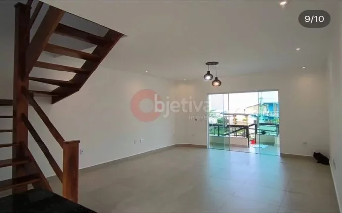 Imagem Casa Triplex em condomínio, 2 quartos, Jardim Peró - Cabo Frio