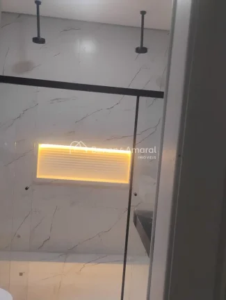 Imagem Esta belíssima casa foi projetada para oferecer conforto, sofisticação e funcionalidade. São 3 s...