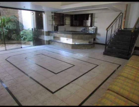 Imagem Casa à Venda em Farolândia - Espaçosa, Confortável e Bem Localizada!