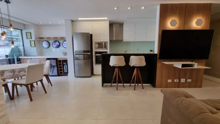 Imagem MARAVILHOSO APARTAMENTO TOTALMENTE REFORMADO, 2 VAGAS, VISTA MAR E LAZER.