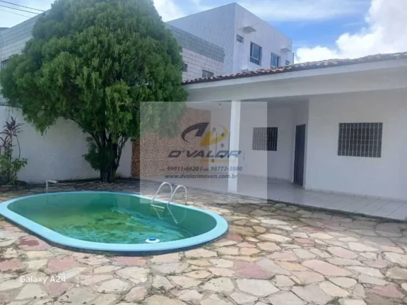 Imagem Vendo Casa com 159 m², 3 quartos s/ 1 suíte + DCE, sala p/ 2 ambientes, piscina e 3 vagas
