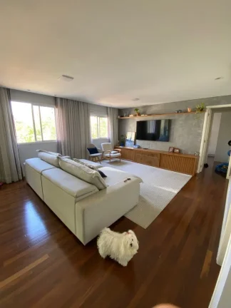 Imagem Apartamento com 3 suítes com marcenaria impecável, piso de madeira, ar condicionado e varanda gour...
