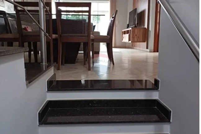Imagem Casa de Condomínio: Moderna e Totalmente Mobiliada no Condomínio Vila dos Inglezes