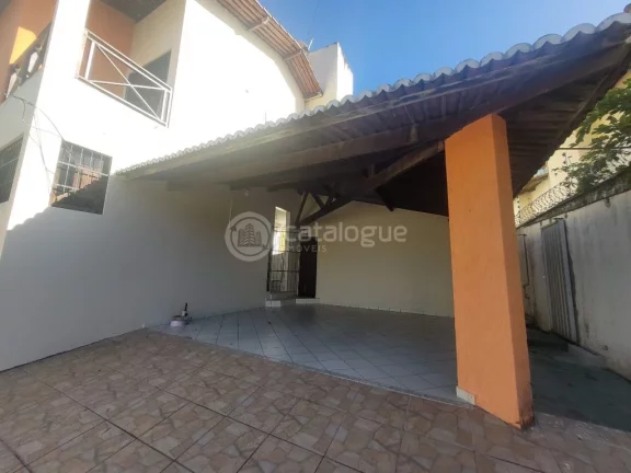 Imagem Casa à Venda – Ampla, Moderna e Completa em Ponta negra