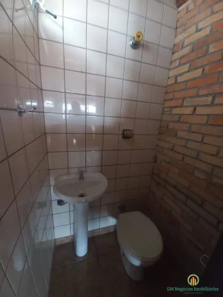 Imagem Casa de construção sólida em rua s/saída próximo centro de Cotia.,doct ok!