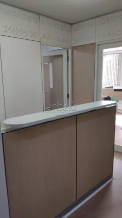 Imagem Sala comercial com 50 M², copa, 2 banheiros e 1 vaga de garagem. Linda sala reformada e mobiliada c...