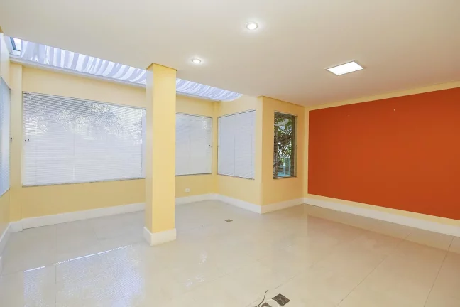 Imagem Casa em Condomínio de 4q. em Campo Comprido
