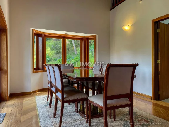 Imagem Casa em Campos do Jordão | Alto do Capivari | 4 Suítes, Lareira e Vista