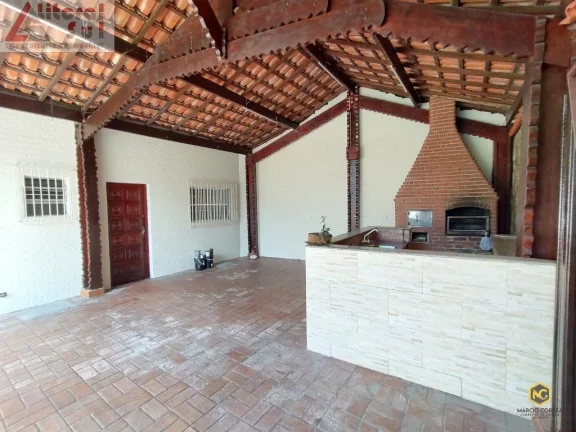 Imagem Imperdível Casa para Locação na Aviação, Praia Grande-SP: 3 Quartos, 3 Suítes, 1 Sala, 5 Banheiros e 5 Vagas de Garagem!