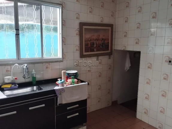 Imagem Casa com 180 M² com 4 dormitórios sendo 1 suite, sala, cozinha, área gourmet externa, quintal, á...