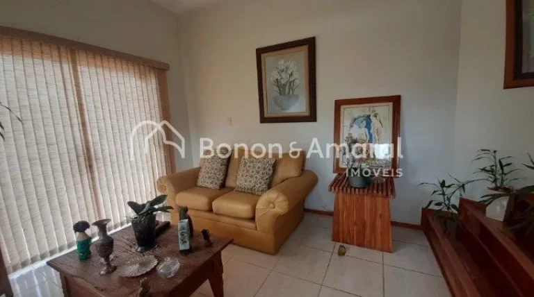 Imagem Localizada no charmoso condomínio Mirante do Lenheiro, esta ampla e aconchegante casa oferece o equ...