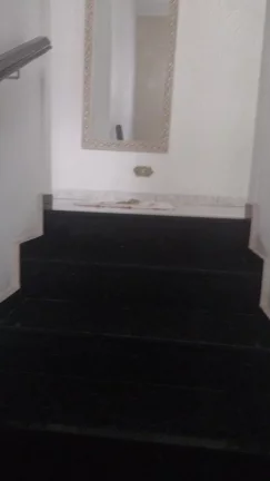Imagem Sobrado à venda em Santo André-SP: 3 quartos, 2 banheiros, 2 vagas de garagem, 188m² no Jardim Las Vegas!