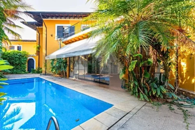 Imagem Casa de Luxo no Jardim Europa: 5 Quartos, 3 Suítes, 4 Salas, 10 Vagas de Garagem, 600m² - Venda ou Locação em SP