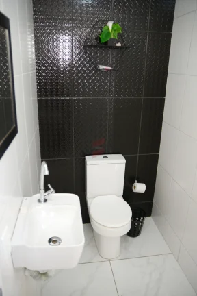 Imagem CASA com 3 dormitórios à venda com 280m² por R$ 1.300.000,00 no bairro Pineville - PINHAIS / PR