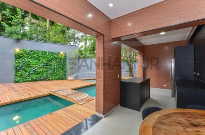 Imagem Luxuosa cas à venda no Jardim Europa: 4 quartos, 4 suítes, 5 salas, 6 banheiros, 8 vagas de garagem, 1.117,00m² de área. Venha conferir!