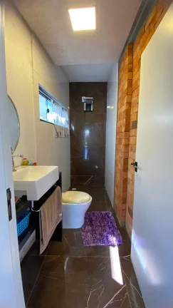 Imagem Casa mobiliada no Condomínio Caledônia com 4 dormitórios, sendo 1 suíte e 4 vagas de garagem em Camboriú