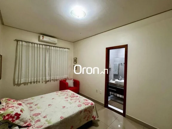 Imagem Casa com 3 dormitórios à venda, 236 m² por R$ 950.000,00 - Setor Faiçalville - Goiânia/GO