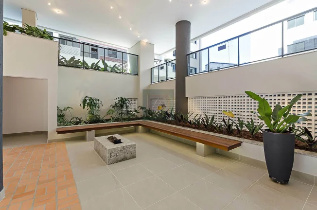 Imagem Condomínio Clube próximo ao Parque Barigui - 3 quartos. 1 suíte. Vaga dupla. 71,32 m² privativos. Face Oeste.