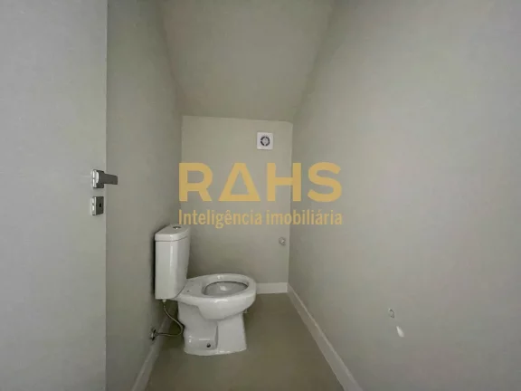 Imagem Ótimo sobrado geminado com 1 suíte mais 2 quartos a venda no bairro Bom Retiro em Joinville. Conta...