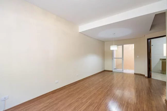 Imagem Sobrado à Venda – Santo Inácio, Curitiba | 3 Quartos e 3 Vagas