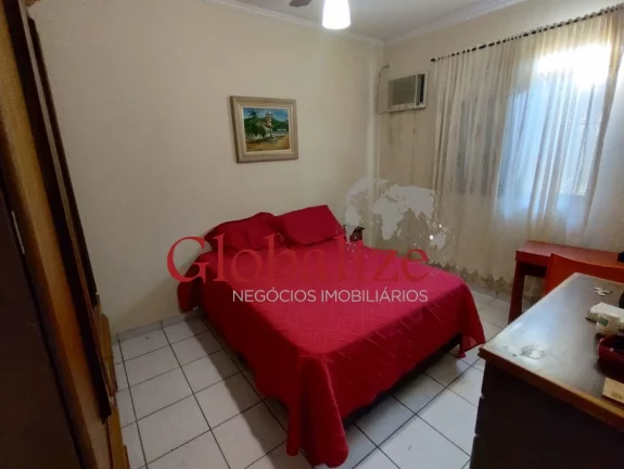 Imagem Casa com 3 dormitório aconchegante com garagem e quintal nas laterais e nos fundos bairro Radio Clube na ZN em Santos (SP) por R$.600.000,00 !