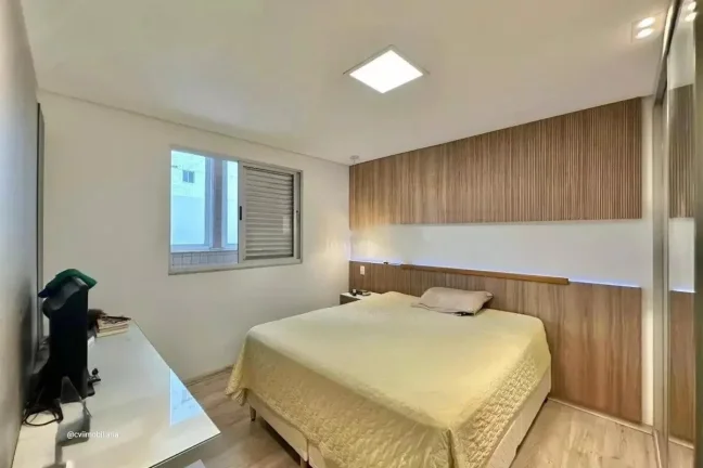 Imagem Localizado no charmoso bairro da Savassi, este espaçoso apartamento de 90 metros quadrados oferece ...