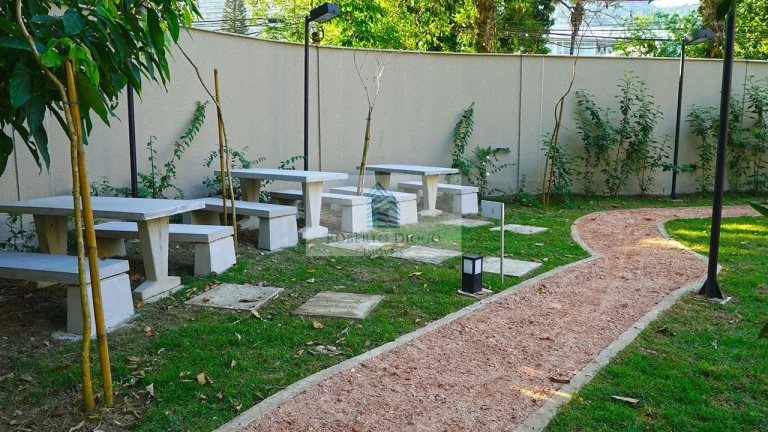 Imagem Apartamento à venda no Rio de Janeiro-RJ, bairro Camorim: 2 quartos, 1 sala, 1 banheiro, 1 vaga de garagem, 45m² de área.