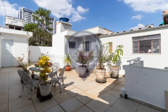 Imagem Casa à venda em São Paulo-SP, bairro Cambuci: 4 quartos, 2 salas, 2 banheiros, 2 vagas, 150 m² de área. Aproveite!