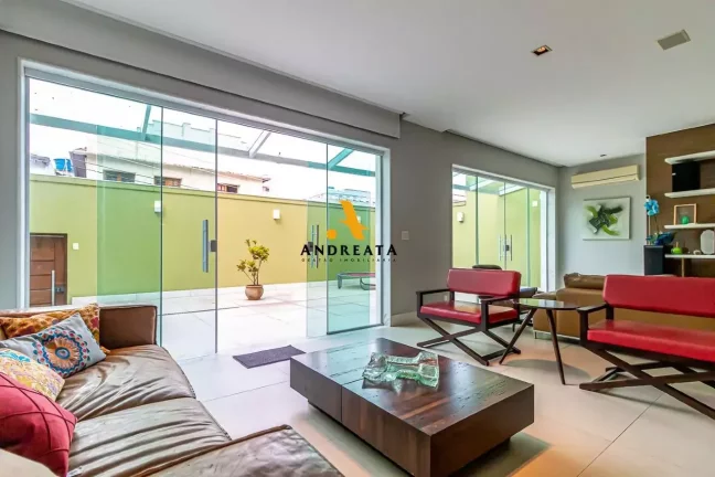 Imagem Apresentamos este triplex de 595m² no Humaitá