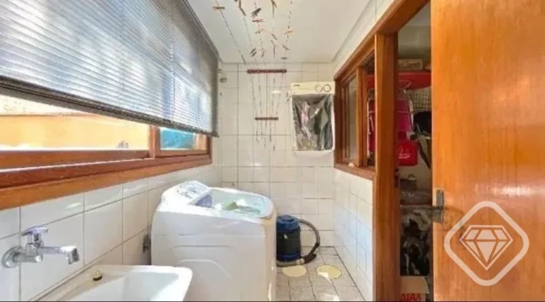 Imagem Casa em condomínio no bairro Ipanema, zona sul de Porto Alegre.

Charmosa casa semi mobiliada, com ...