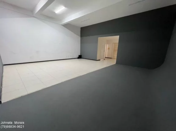 Imagem Casa à venda no Bairro Coroa do Meio com 6 quartos, área gourmet e jardim.