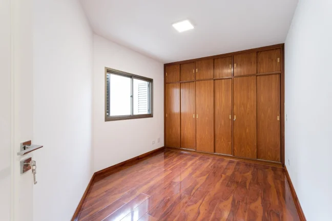 Imagem Apartamento 149M² Reformado, 3Q, 1 Suíte, 2 Banheiros, 3 Vagas, Lavabo, Piscina, Sacada, Playground.