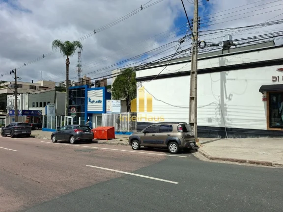 Imagem Imóvel comercial à venda em localização estratégica no Bacacheri, em terreno de esquina com gra...