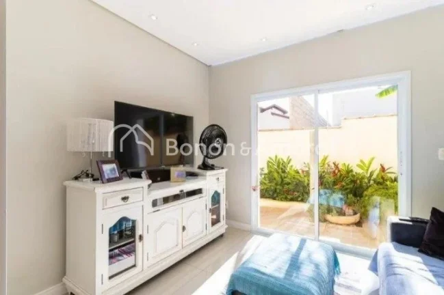 Imagem Casa estilo sobrado com linda vista da varanda, 263m² de área construída, muito bem distribuída ...