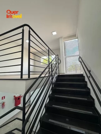 Imagem Galpão Comercial de Alto Padrão em Ribeirão Preto-SP, Recreio Anhangüera! 3 banheiros, 1.240m² de área. Locação já! Quer Imóvel Negócios Imobiliários!