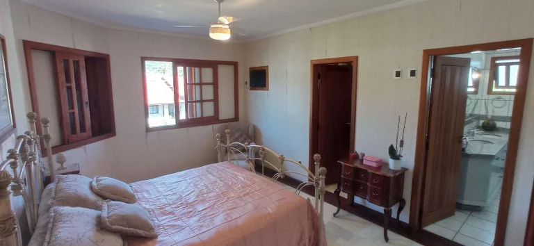 Imagem Casa à Venda com 346 m², 6 Dormitórios, 3 Suítes, Córrego Grande, Florianópolis/SC