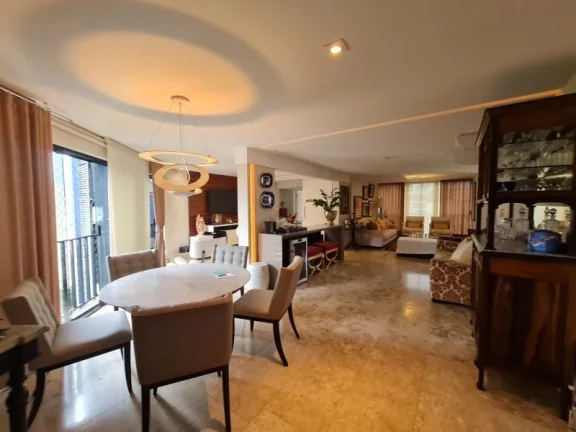 Imagem A 5ª Avenida Imóveis apresenta este charmoso apartamento, com 3 Suites, 04 salas 192,92m2 de área, localizado no bairro da Barra, próximo ao farol