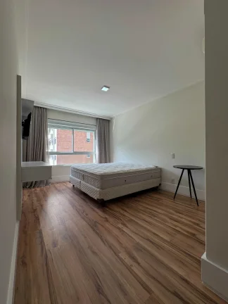 Imagem Apartamento com 3 Suítes e 2 Vagas de garagem em Florianópolis