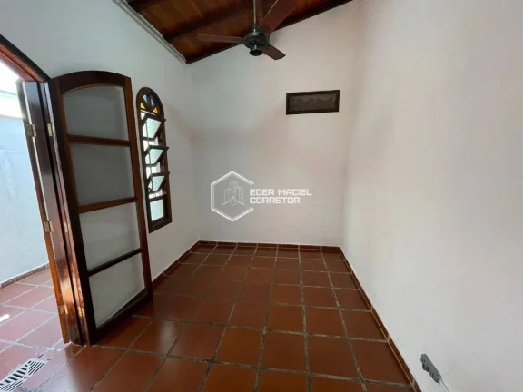Imagem Está procurando o lugar perfeito para morar? Este sobrado é o que você precisa! Localizado no des...