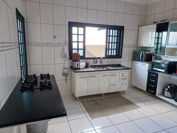 Imagem Casa 03 dormitórios 1 suíte área gourmet com churrasqueira e piscina