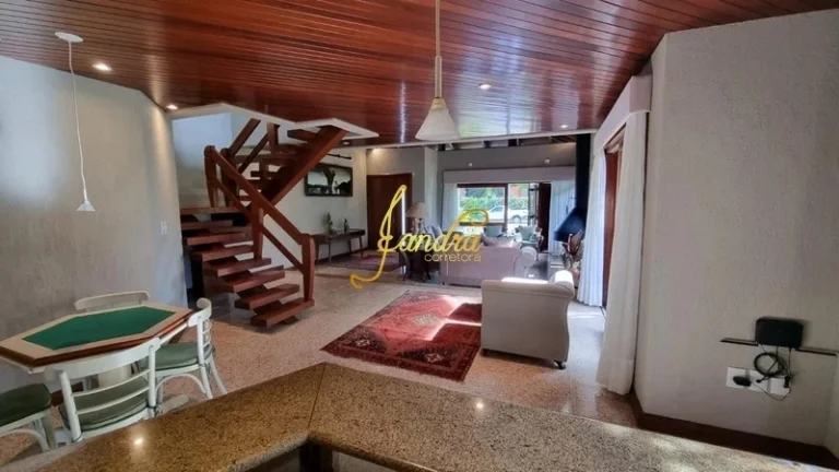 Imagem Sobrado no Centro de Xangri-la com 05 dormitórios com piscina