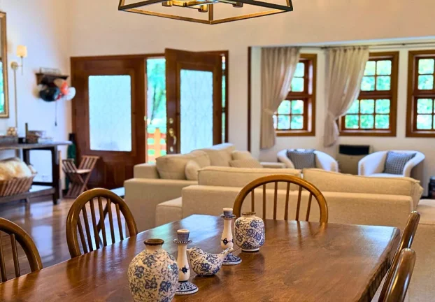 Imagem Casa de serra com lareira e jardim na Vila Inglesa | 4 dormitórios | terreno de 927 m²